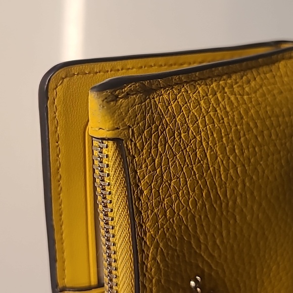 Kate Spade bi-fold yellow wallet - Picture 6 of 9